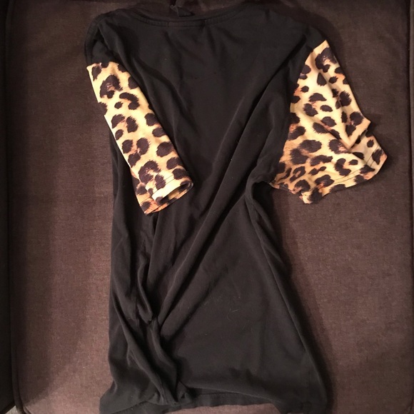 •CLEAR-OUT•3/18 F21 MEN TEE - Picture 2 of 6